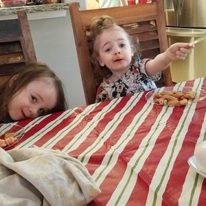 Meet your Posher, Lora